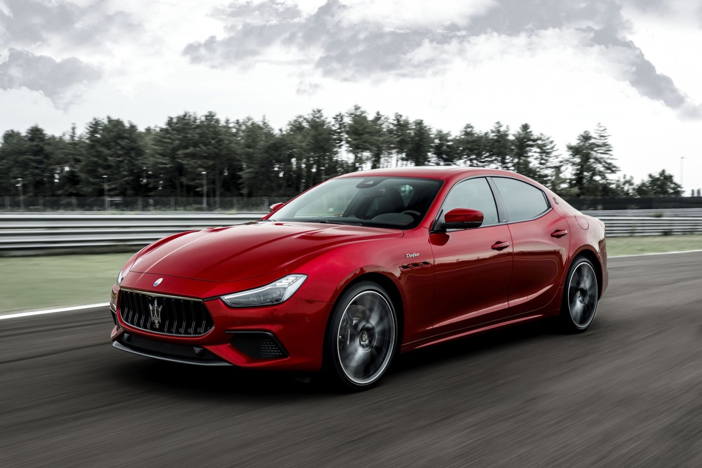 MASERATI GHIBLI, el primer auto híbrido de la marca