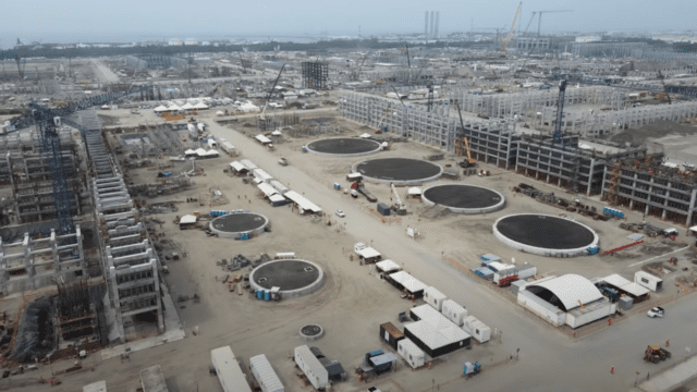 5 mil trabajadores detienen labores en refinería de Dos Bocas