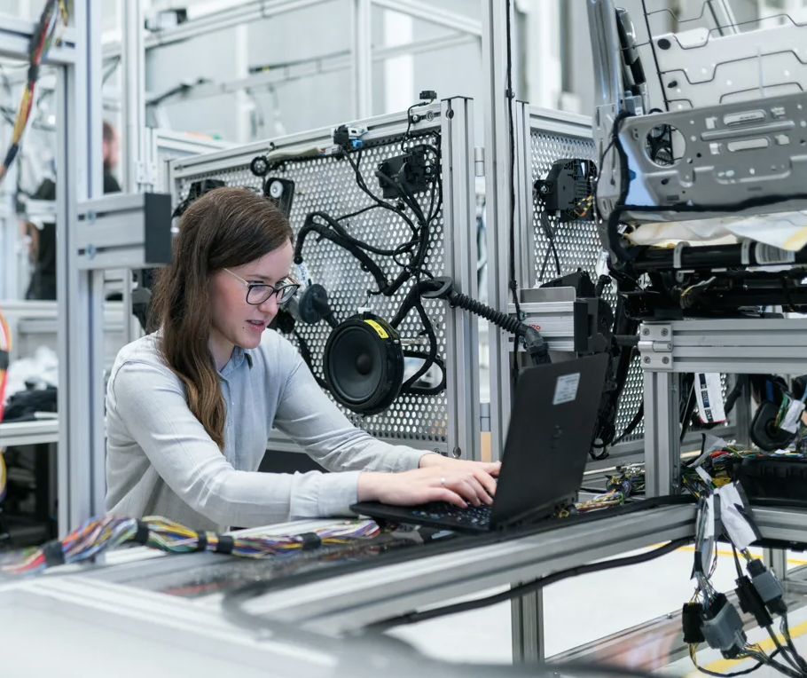 Manufactura: ¿por qué enfrenta el reto de optimizar operaciones con software?