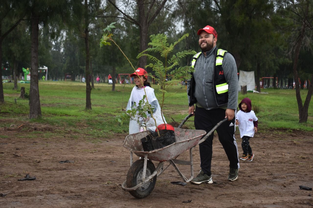 ABB San Luis Potosí, SEGAM, CECURT y SCOUTS de México realizan la mayor reforestación en la historia del parque Tangam