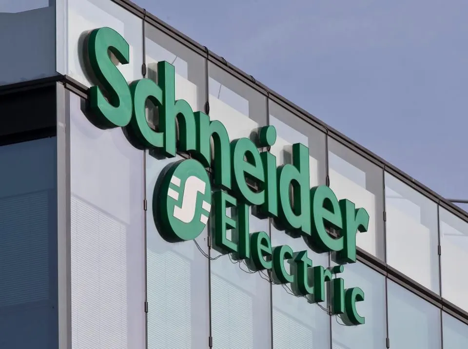 ¡100 años de garantía! Un reto que acepta Schneider Electric