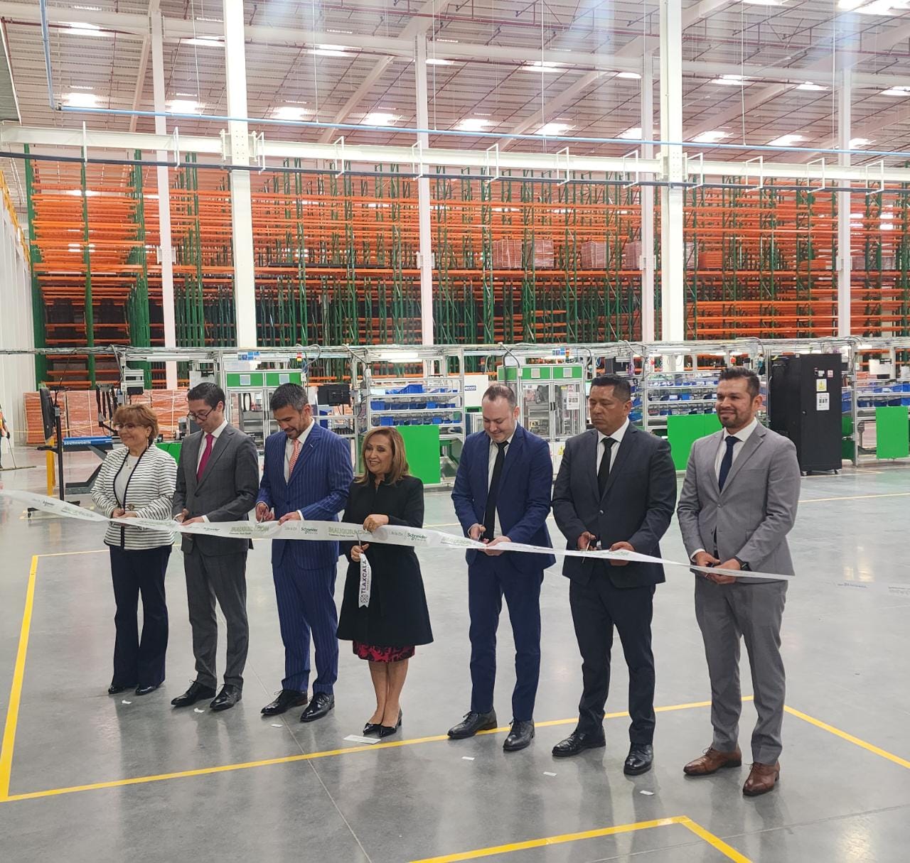 Schneider Electric concreta inversión e impulsa empleos con expansión en planta de Tlaxcala