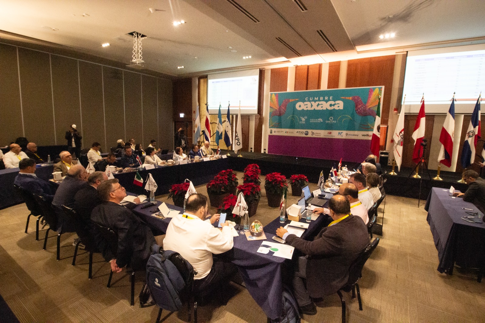 Exitosa primera jornada de la Cumbre Oaxaca de la CLAEC: Las estaciones de servicio de América Latina enfrentan desafíos y oportunidades