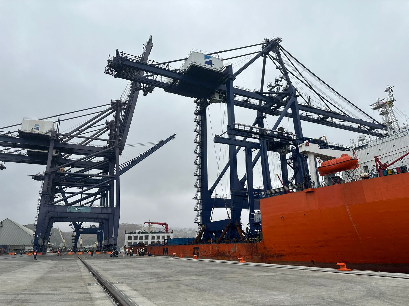 Hutchison Ports EIT mejora su operatividad con la llegada de nuevas grúas eléctricas al puerto de Ensenada