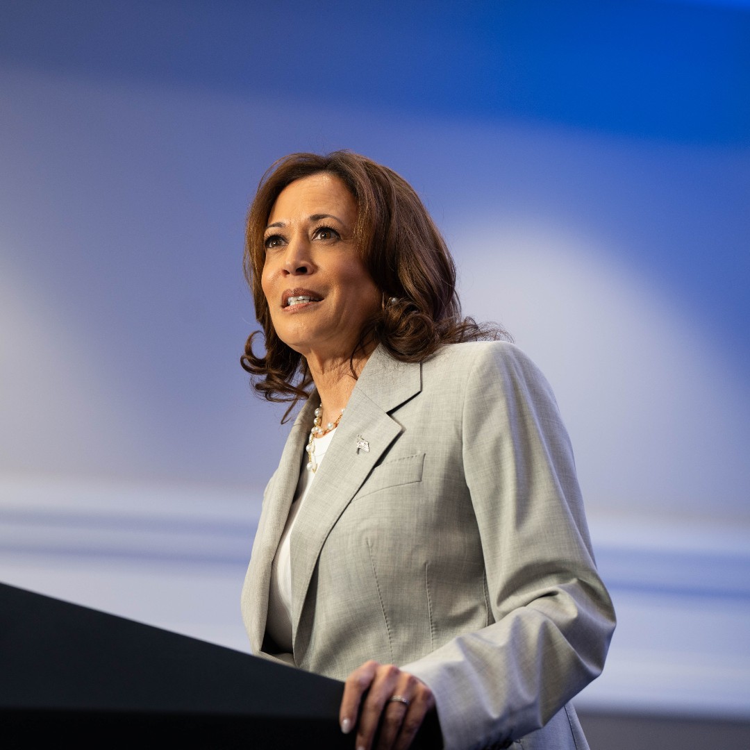 Kamala Harris se convierte oficialmente en candidata a la Presidencia de EE. UU.