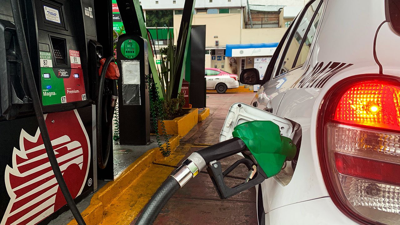¿Por qué la gasolina en México inició el año más cara que nunca?
