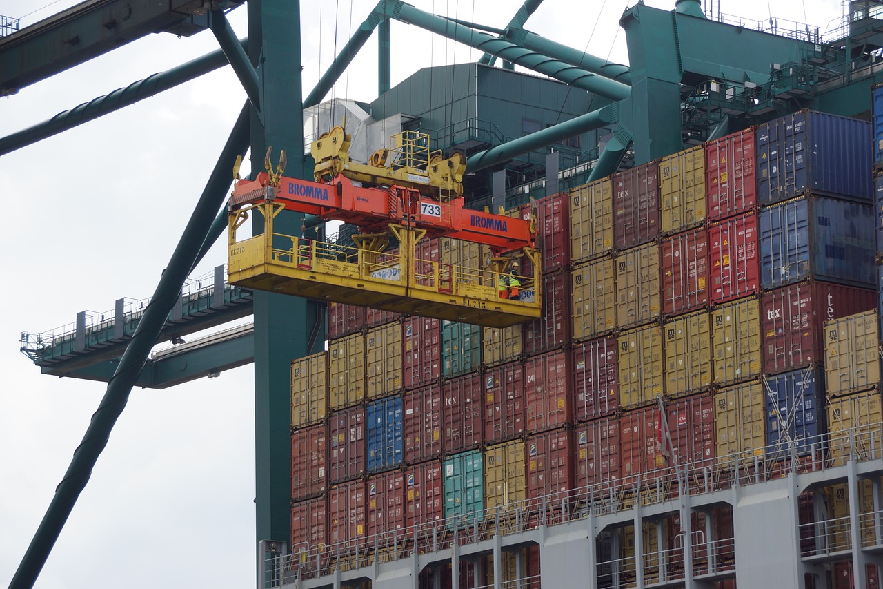 Registra México déficit comercial de 4,868 mdd en agosto, revela Inegi
