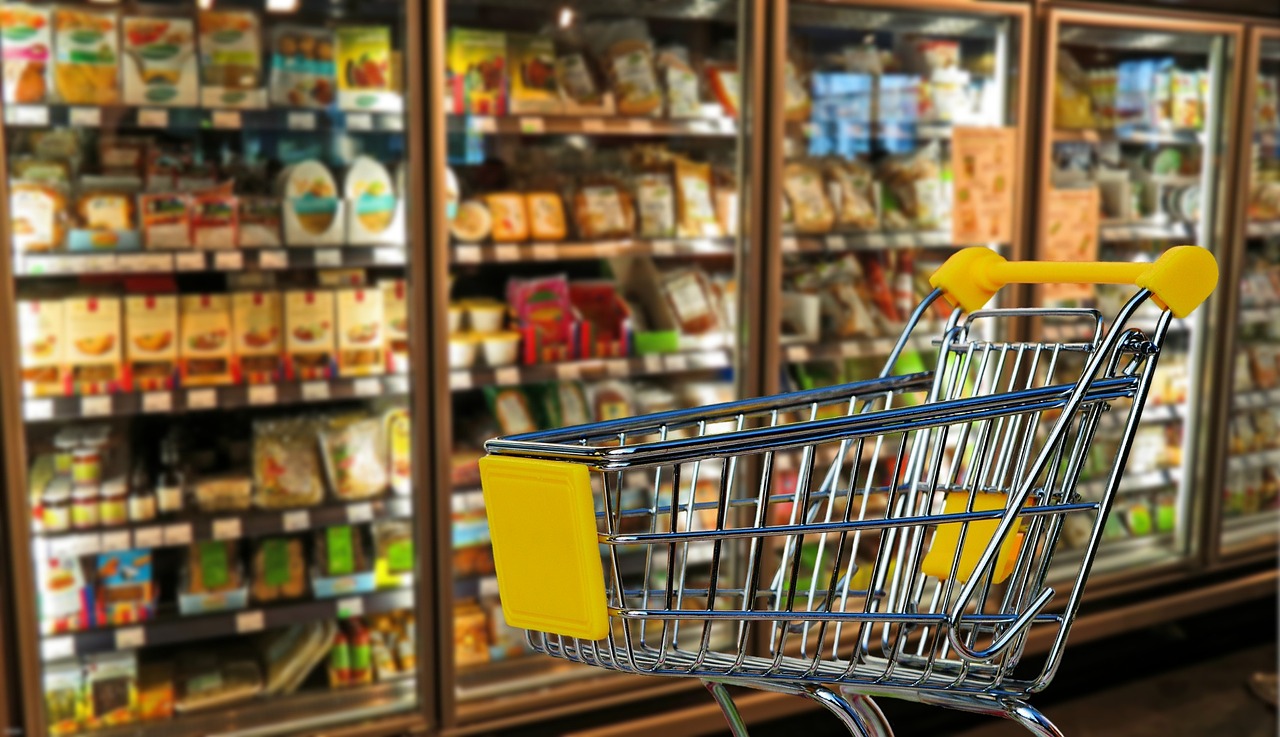 Consumo privado pierde fuerza en agosto, avanza 1.6%