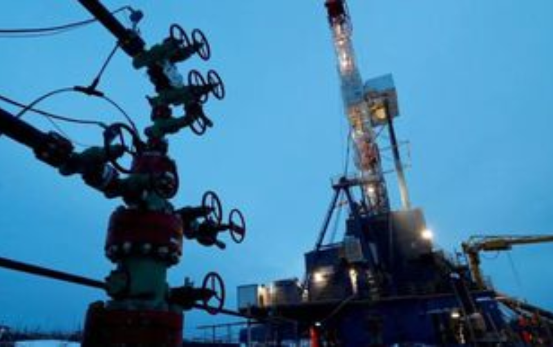 Petróleo de cotiza estable, derivado de fiestas de fin año